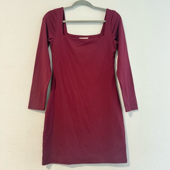Aritzia Babaton Contour Sumac Burgundy Long Sleeve Square neck Mini Dress Size L - Picture 2 of 16